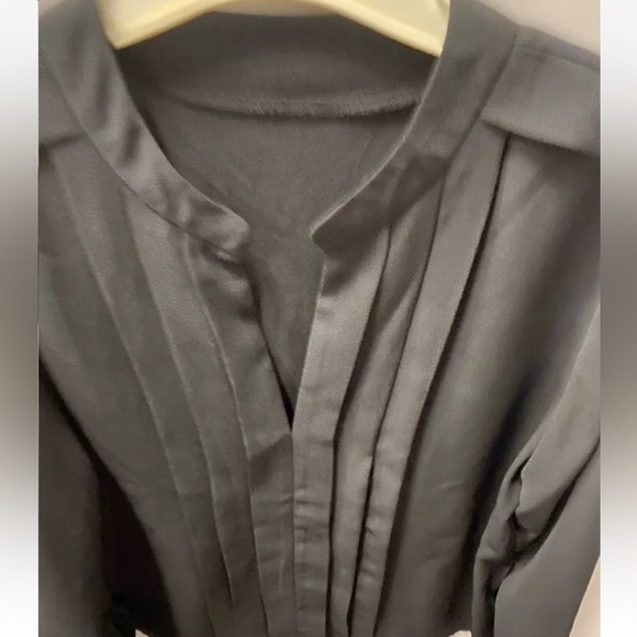 SHEIN black V-neck front pleated pullover blouse Women’s Size Small - Picture 4 of 9